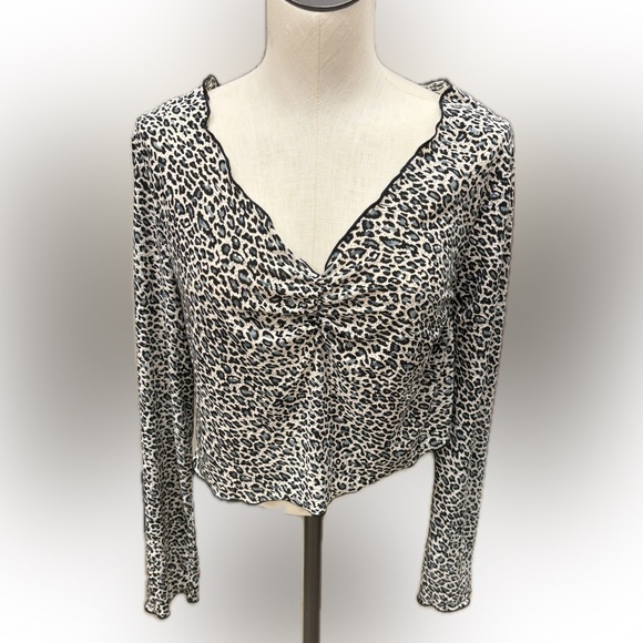 SHEIN Curve Tops - SHEIN Curve- Animal Print Long Sleeve Crop Top- 2XL